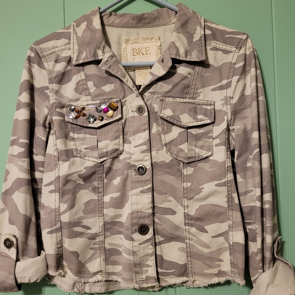 Very cute, womens camo short jacket